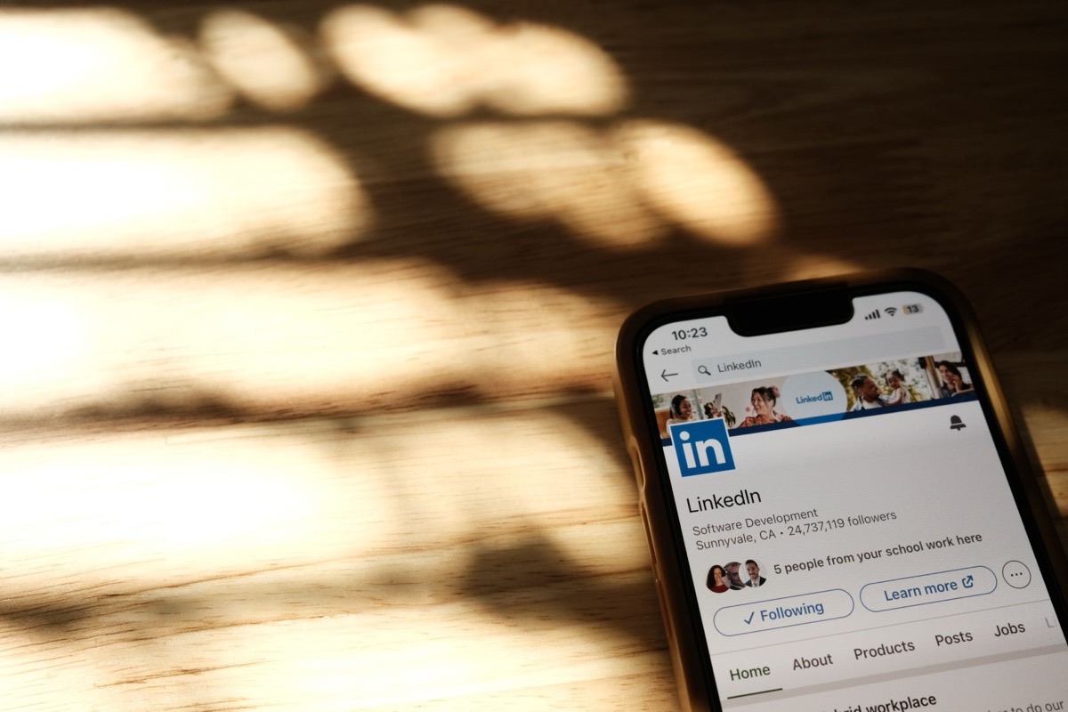 Créer une page LinkedIn entreprise qui attire des clients, pas juste des likes